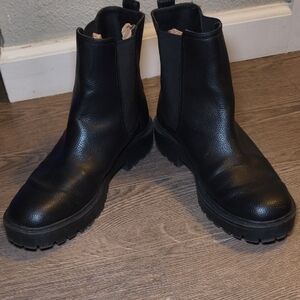 Kenneth Cole Reaction Black Leather Lug-Sole Chelsea Booties Size 8 1/2 Y10